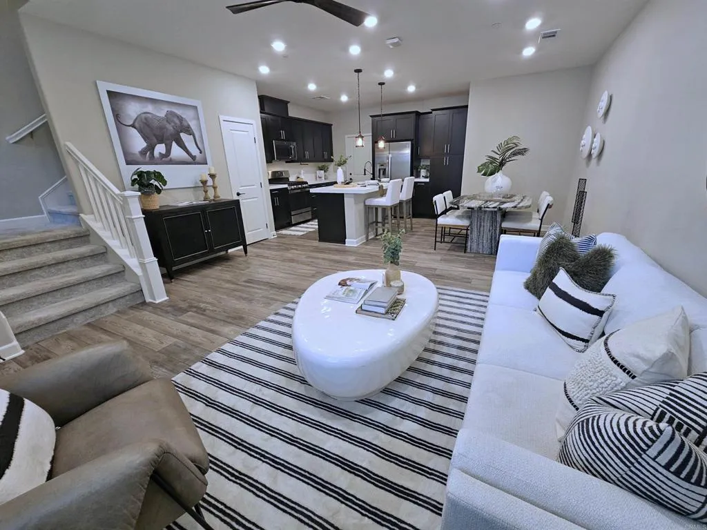 Vista, CA 92084
