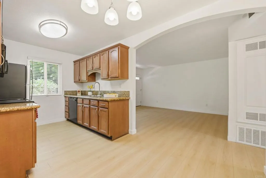 https://cdn.realtyfeed.com/cdn/127/306743148/4b2a91e6b5af69dc317761c3d3ad0829.webp