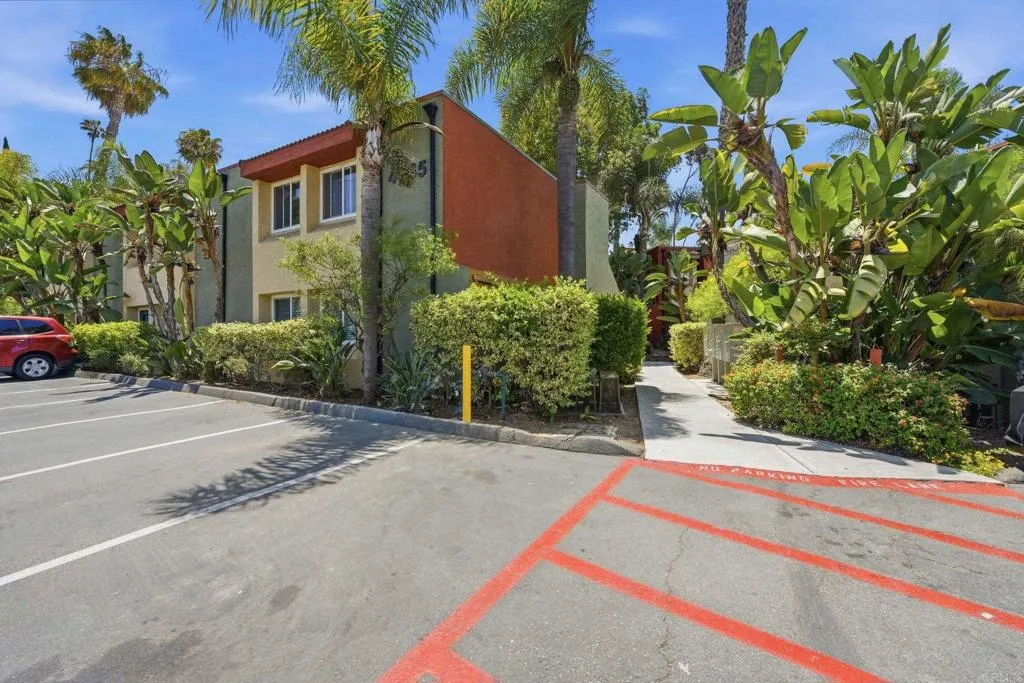 https://cdn.realtyfeed.com/cdn/127/306743148/c2e9f6fc4de38294682c16f44ef00d47.webp