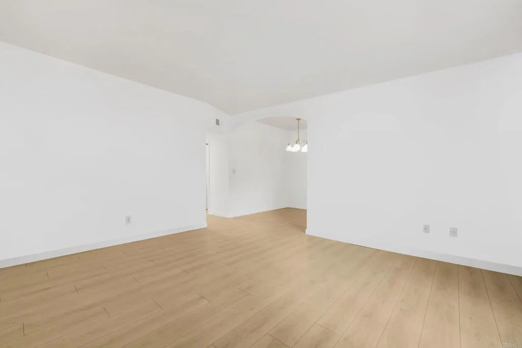https://cdn.realtyfeed.com/cdn/127/306743149/a0343a44ceea9dd74b698e7614455f27.webp