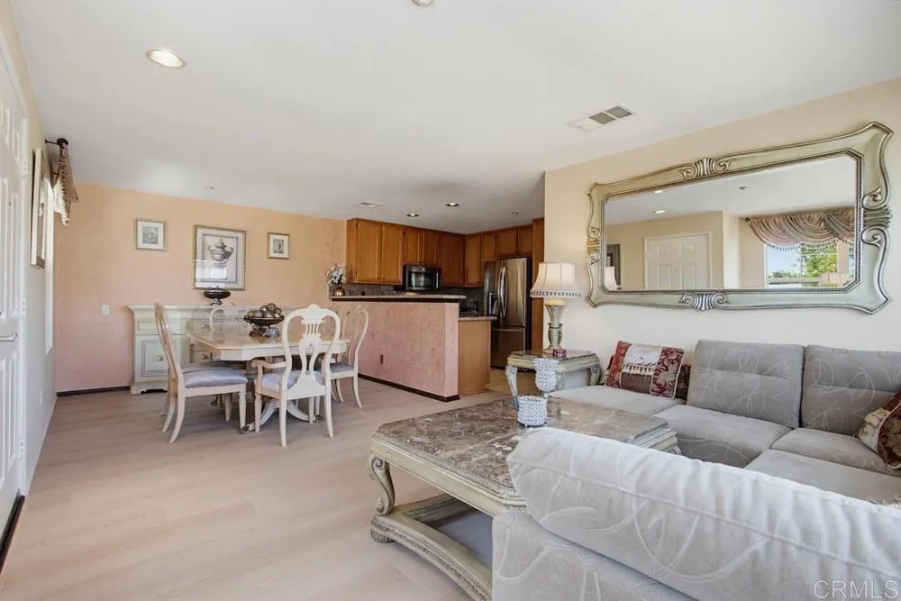 https://cdn.realtyfeed.com/cdn/127/306743168/9b7c923a7c467e9ef4c9741bc95374e1.webp