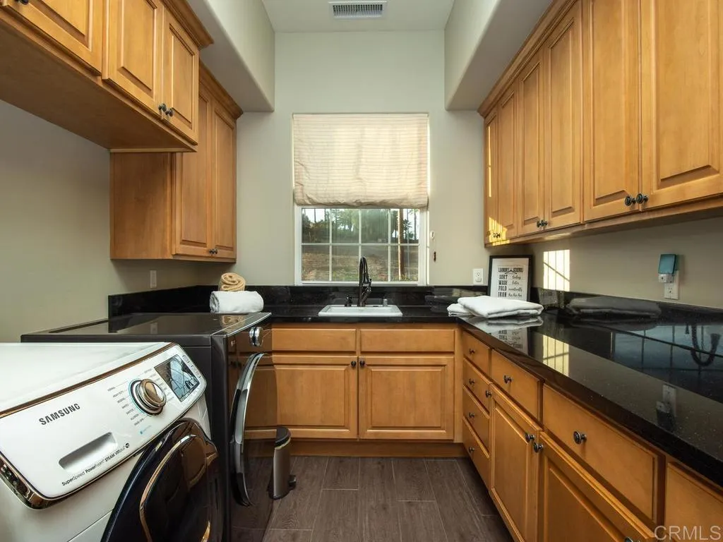 https://cdn.realtyfeed.com/cdn/127/306743205/37351b02e896a1d175f884ae4fd4aaed.webp