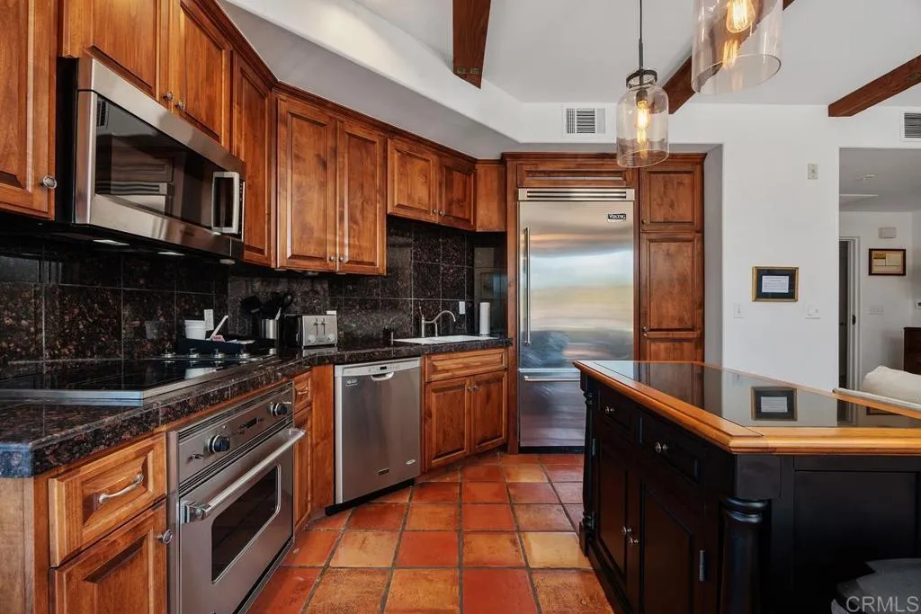 https://cdn.realtyfeed.com/cdn/127/306743235/13672dec1298d407e7e392a6a99b0dd6.webp