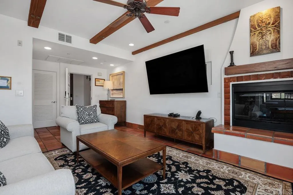 https://cdn.realtyfeed.com/cdn/127/306743235/63333e2cd7b5b47c7570f22d30dbb3f3.webp