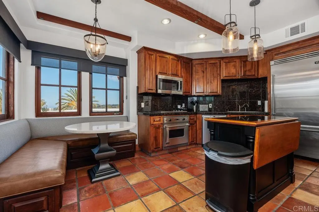https://cdn.realtyfeed.com/cdn/127/306743235/738ed16c8621565b80244cc81e6117cb.webp