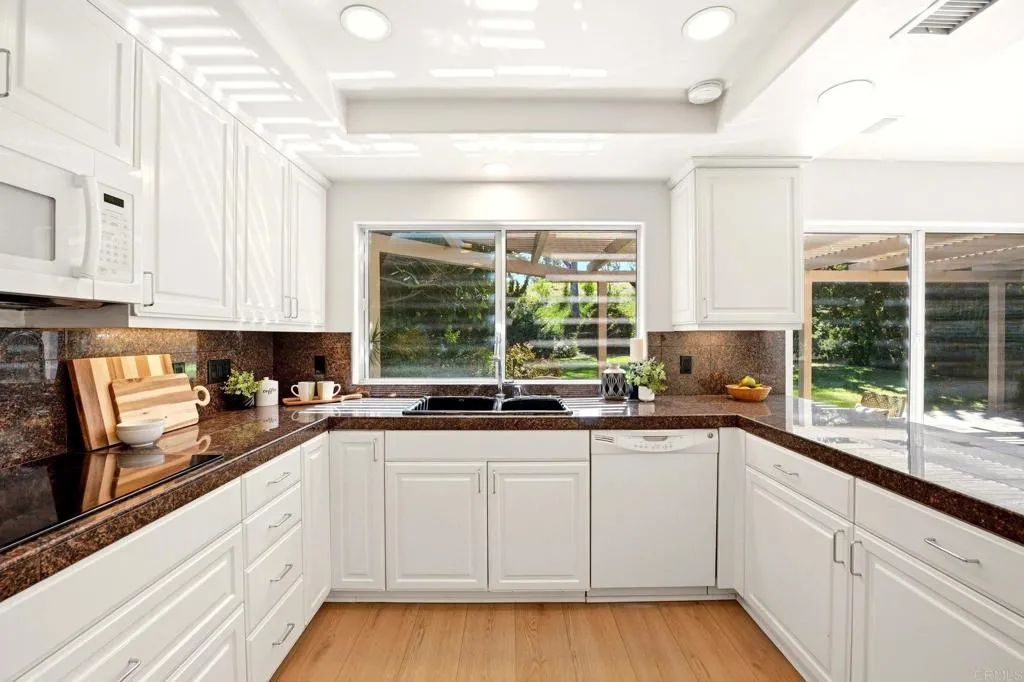 https://cdn.realtyfeed.com/cdn/127/306743259/380b37fc3b71fd1dfd51dcb3742070eb.webp