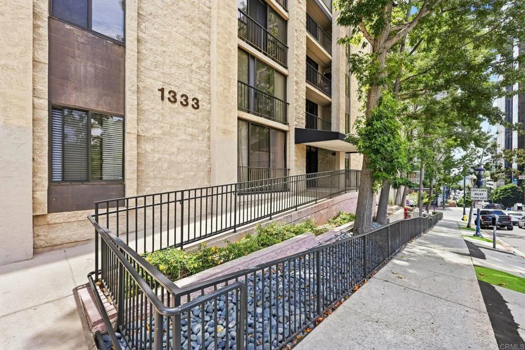 https://cdn.realtyfeed.com/cdn/127/306743321/21abc8a61b79579124e75fabd1e08668.webp