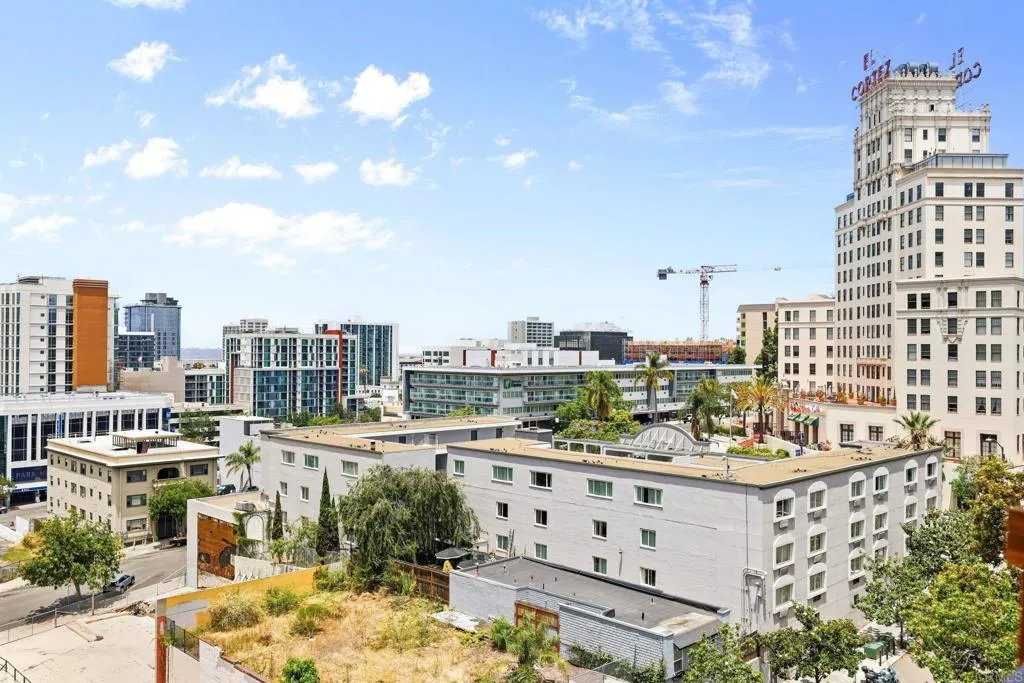 https://cdn.realtyfeed.com/cdn/127/306743321/fb4d4d2078c005876d1dc554043aaa9e.webp