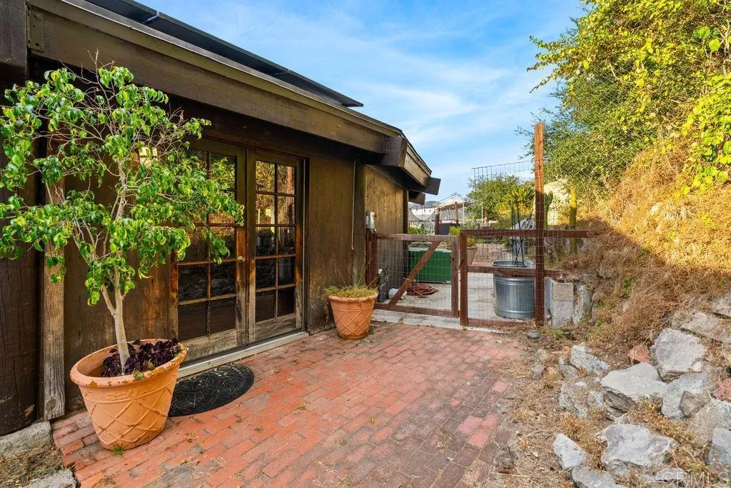 https://cdn.realtyfeed.com/cdn/127/306743325/2e10b56a92412600230074cdd499954a.webp