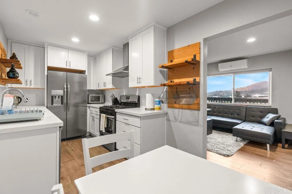 https://cdn.realtyfeed.com/cdn/127/306743325/886a84755d05f56b794a2a190c9bba6a.webp