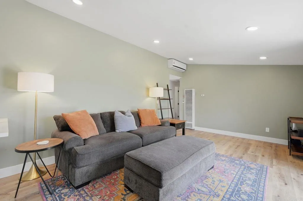 https://cdn.realtyfeed.com/cdn/127/306743329/cb952f05cdbd6e966164e37eb649afa9.webp
