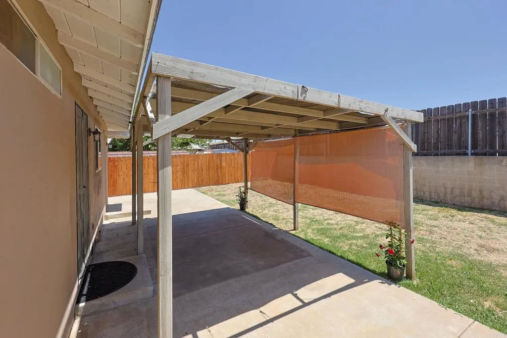 https://cdn.realtyfeed.com/cdn/127/306743377/93eaad0b127ae980917913c04b1441a5.webp