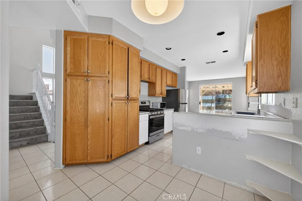 https://cdn.realtyfeed.com/cdn/127/306743381/9df8f20fffc72341d36acc756a881822.webp