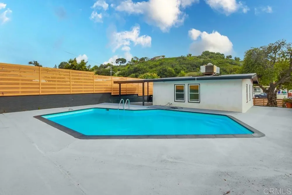 https://cdn.realtyfeed.com/cdn/127/306743386/58e4900c9b8d342109241738378888d0.webp