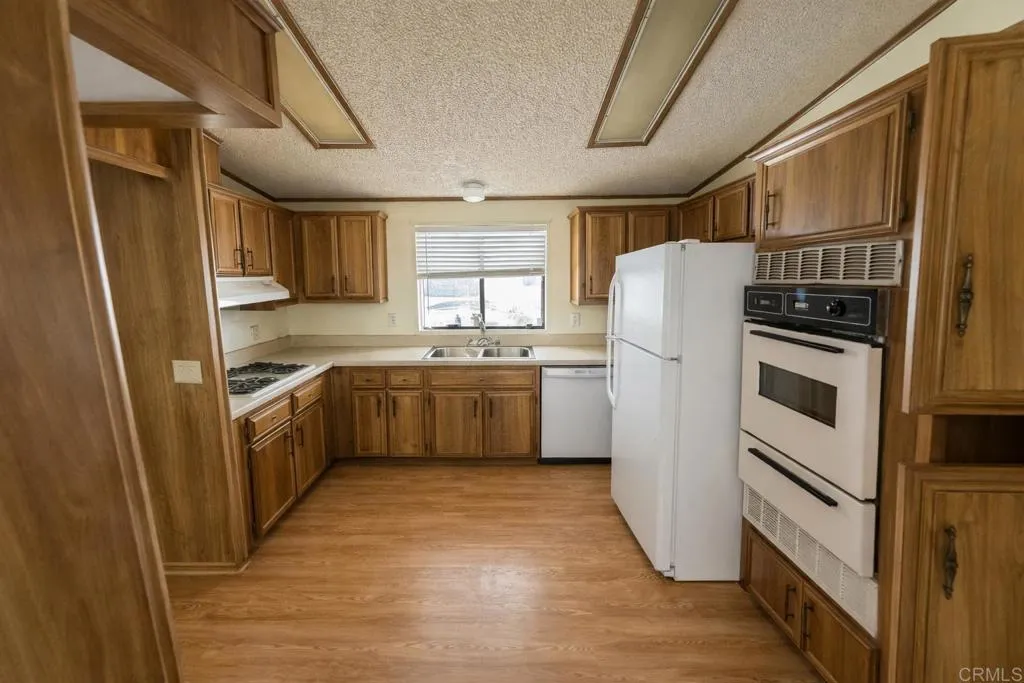 https://cdn.realtyfeed.com/cdn/127/306743462/851ff3142a3c44629fd3a050cb1aa663.webp