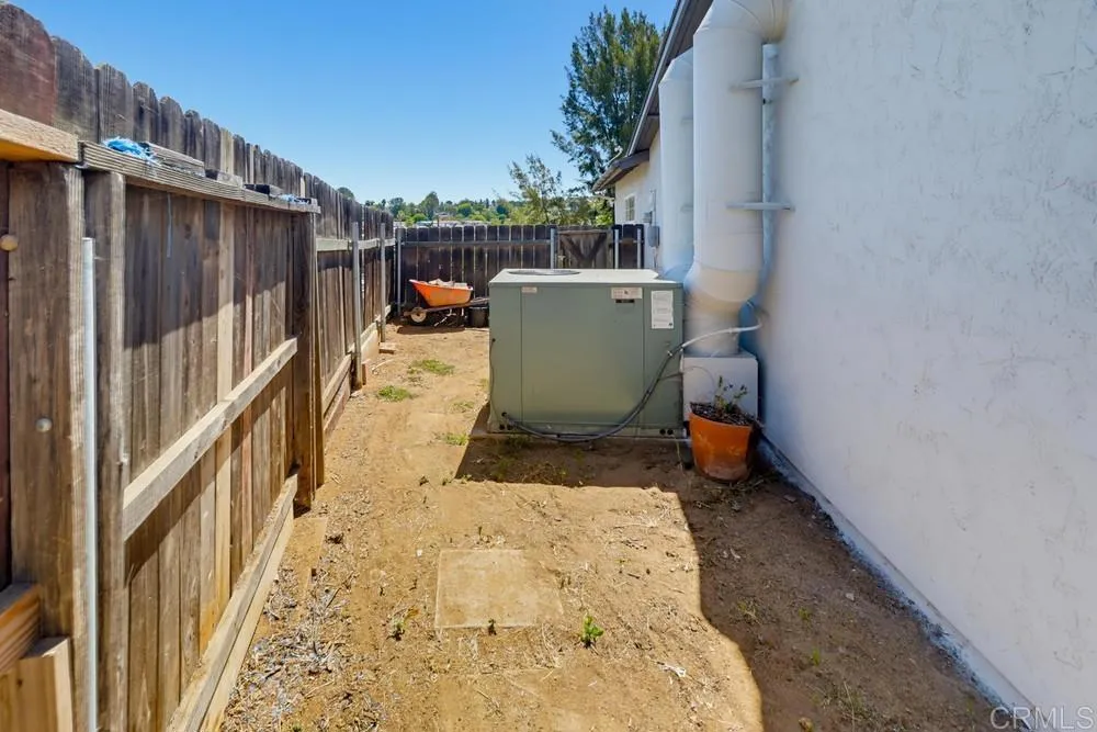 https://cdn.realtyfeed.com/cdn/127/306743543/8cb787e8f8d784dd546e6e3a6b5bd7b0.webp