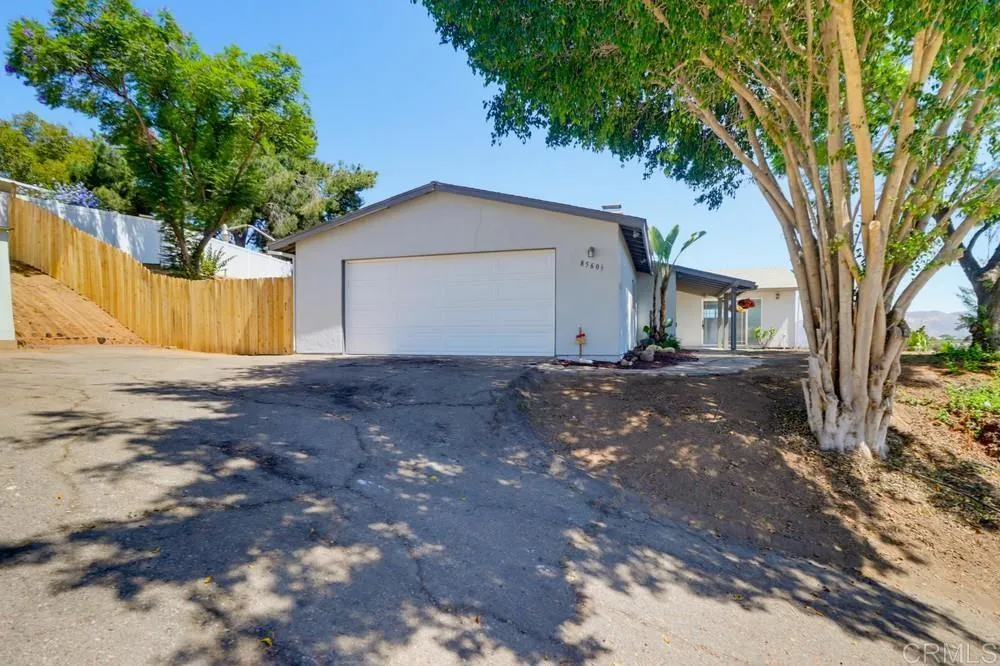 https://cdn.realtyfeed.com/cdn/127/306743543/cfaf0b7e904a517cef639217df9ff430.webp