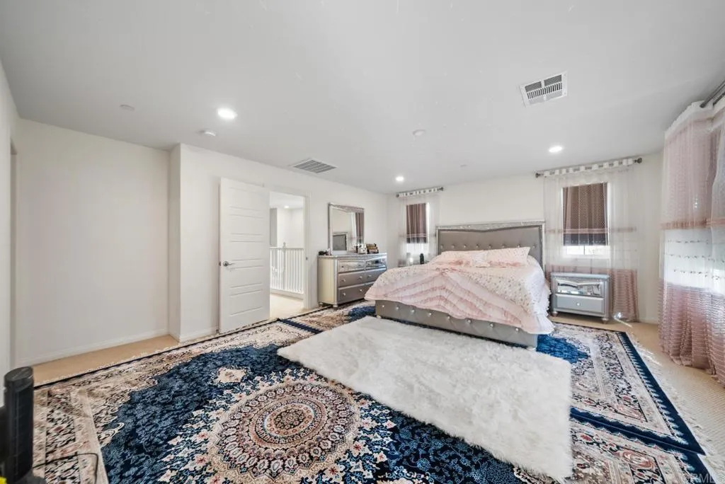 https://cdn.realtyfeed.com/cdn/127/306743609/1ca1b81fe3e73e333caa4c280ffdfc71.webp
