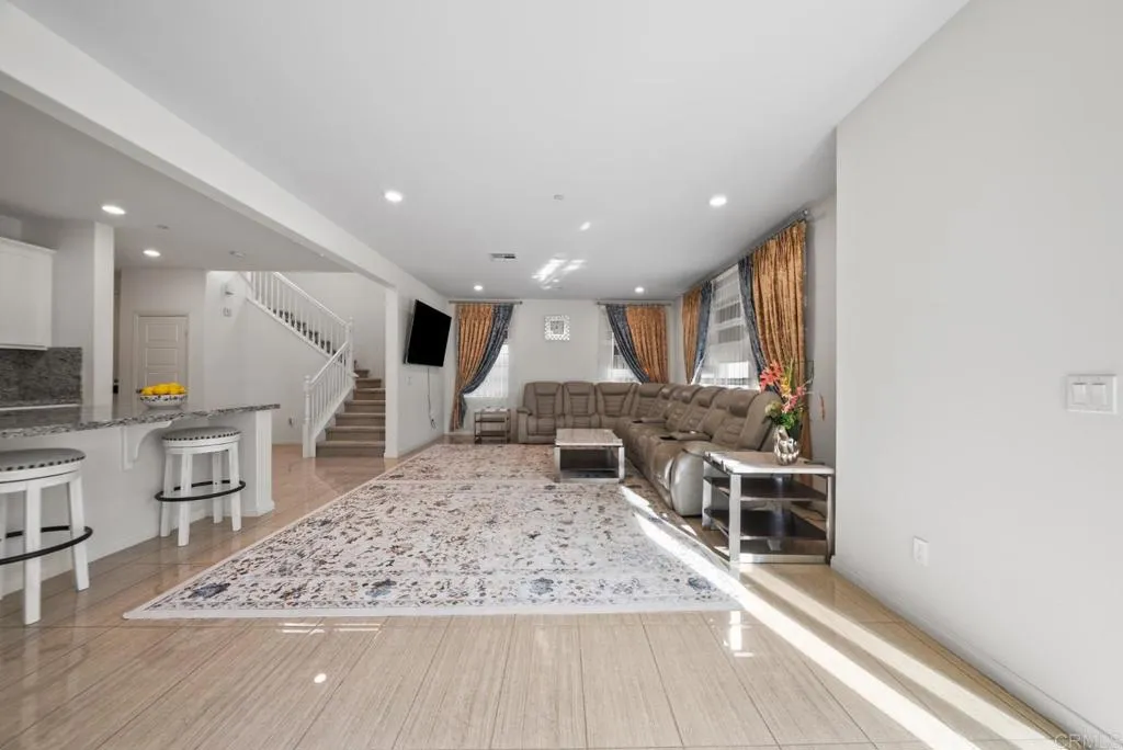 https://cdn.realtyfeed.com/cdn/127/306743609/c421139e574b7dd60776baa7cd3e61e0.webp