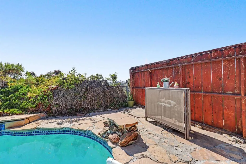 https://cdn.realtyfeed.com/cdn/127/306743645/33a641eb3c46a08d736627c8a353b32b.webp