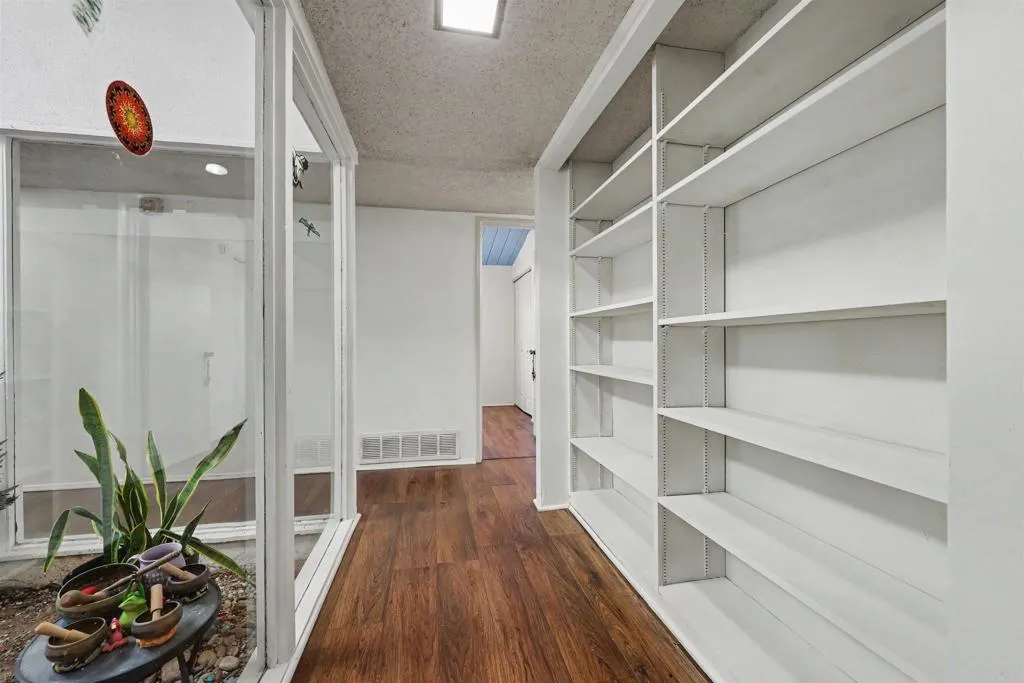 https://cdn.realtyfeed.com/cdn/127/306743645/91adc3b4f55f55b2350edf6482e1371b.webp