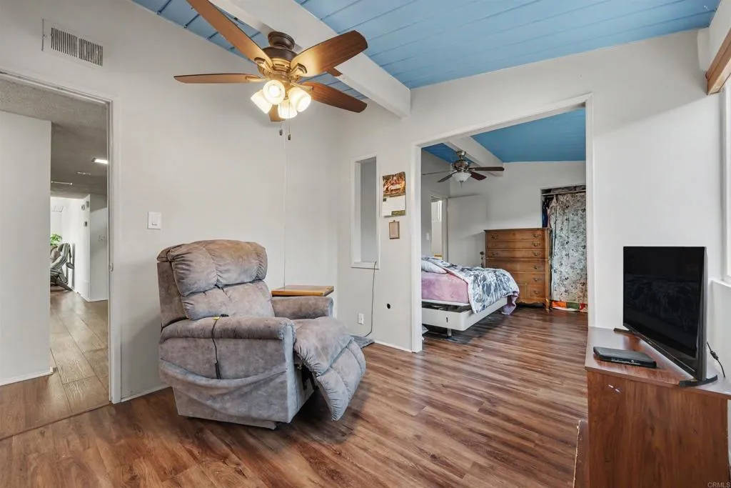 https://cdn.realtyfeed.com/cdn/127/306743645/c4827facb6205d7a9e0904f00a17d767.webp