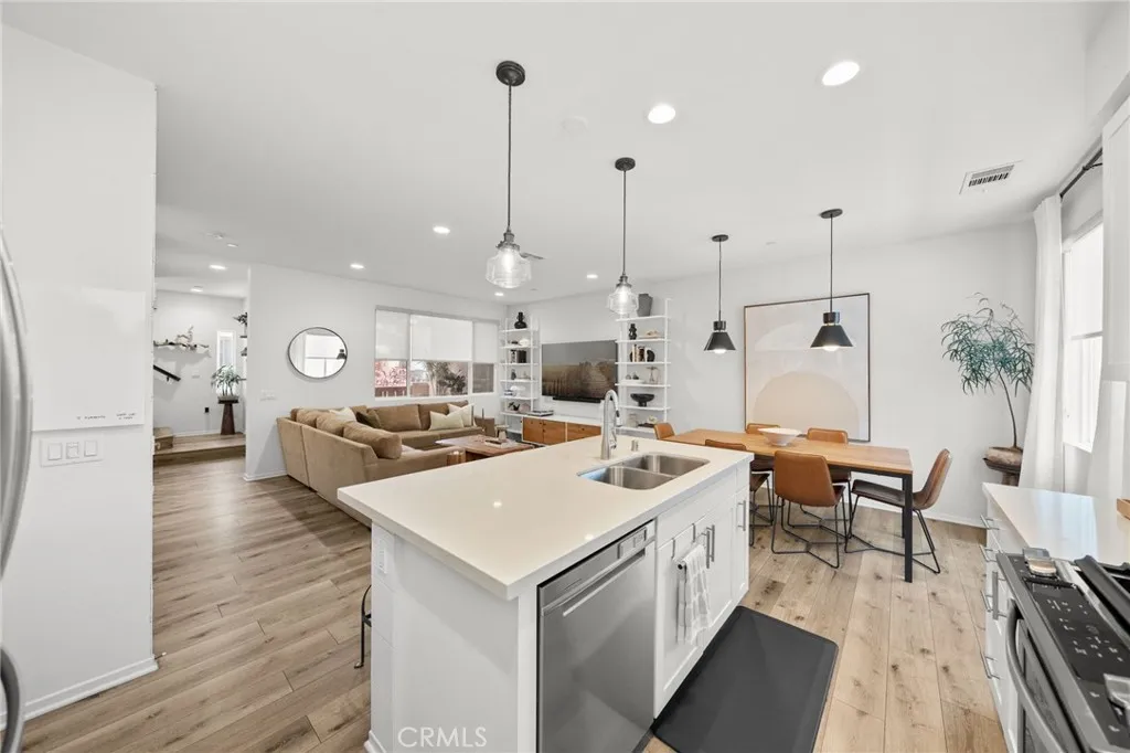 https://cdn.realtyfeed.com/cdn/127/306743775/1be4abdd53961717348dfd1bbfc0478d.webp