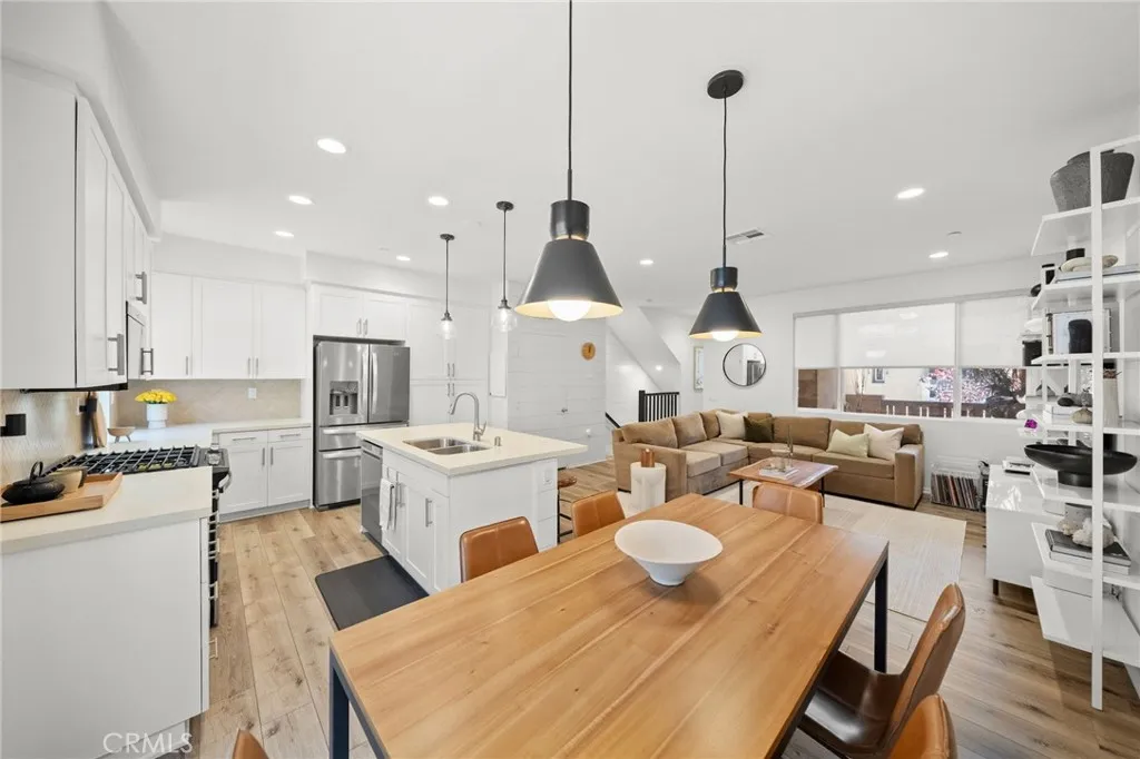 https://cdn.realtyfeed.com/cdn/127/306743775/40eba1cc715d30fdd2a6e9cdb581e6c3.webp