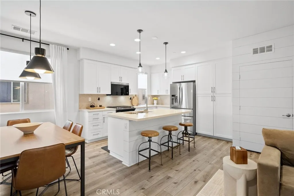 https://cdn.realtyfeed.com/cdn/127/306743775/93c6221b999d14076060f7bad45fb51f.webp