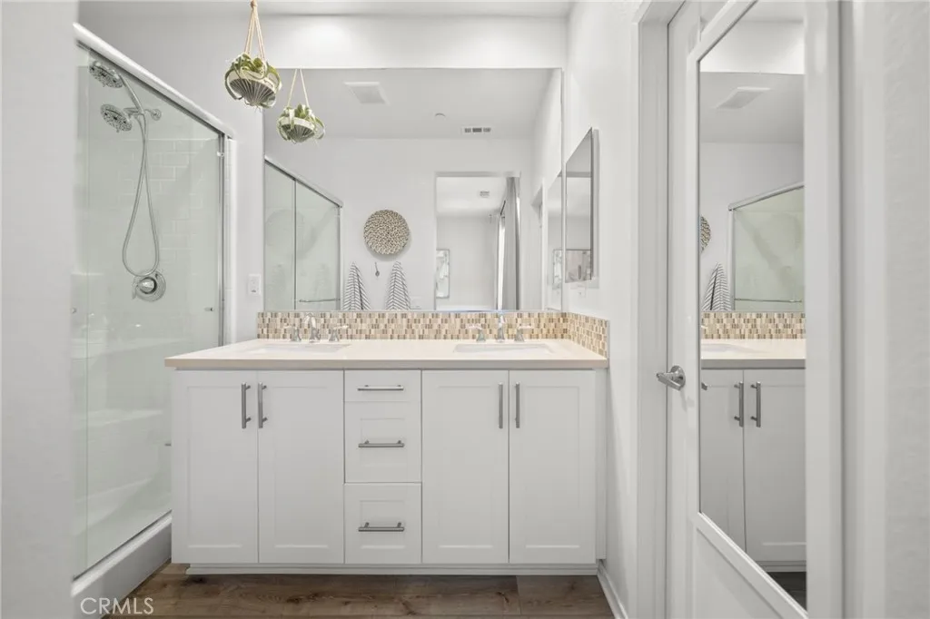 https://cdn.realtyfeed.com/cdn/127/306743775/f98e7be6cc40c88a47ef97dfd6eb5949.webp