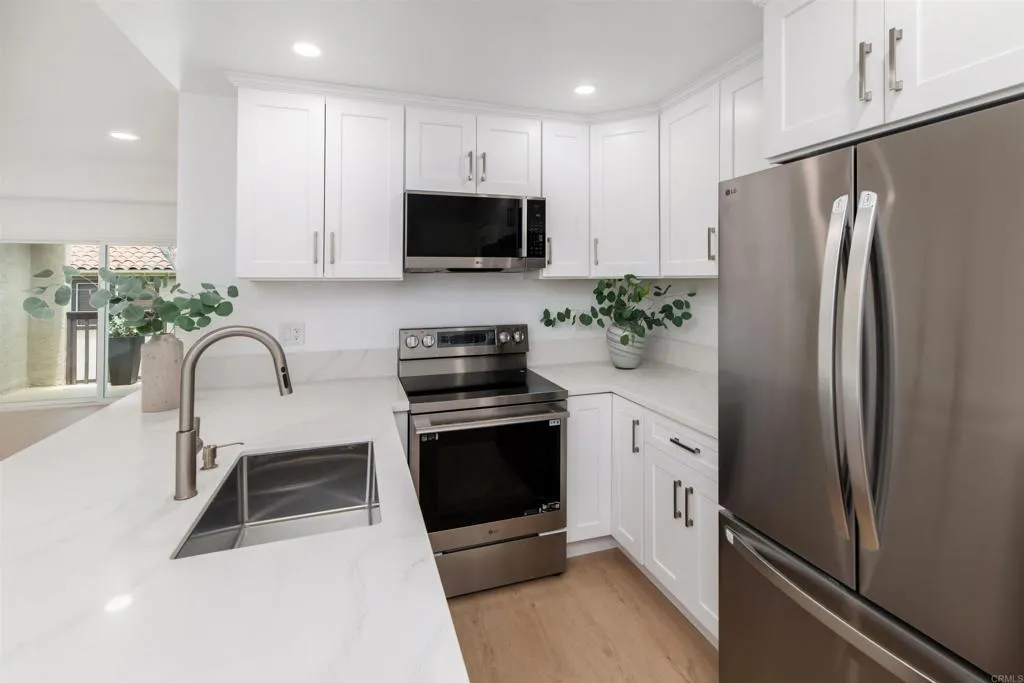https://cdn.realtyfeed.com/cdn/127/306743870/44d51e91e7659a2ad08df67cfba229c1.webp