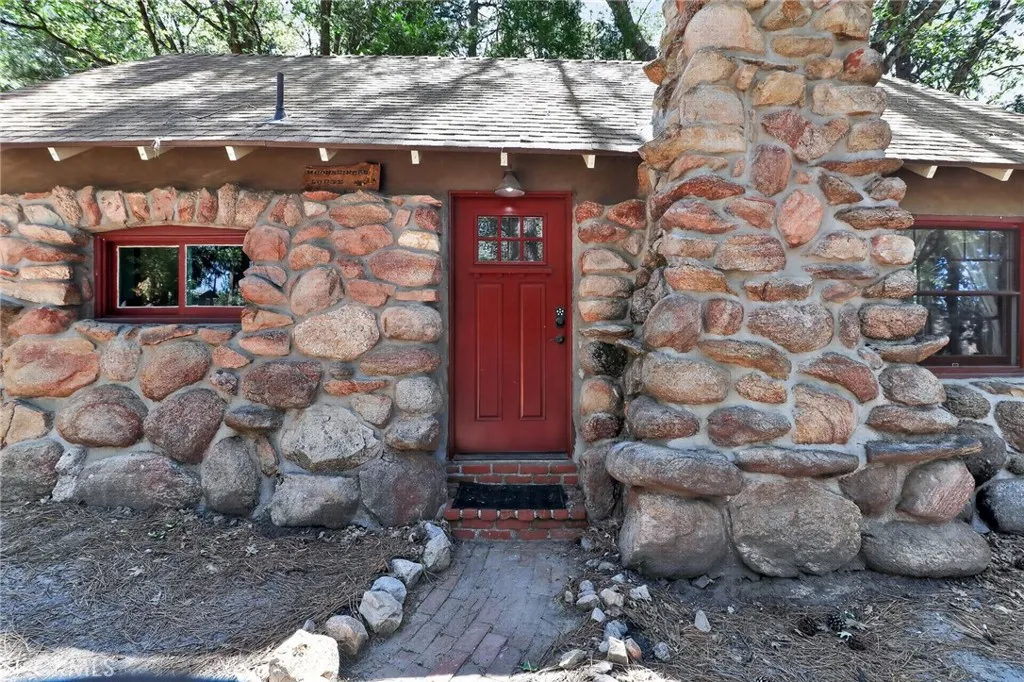 2775 View, Running Springs, CA 92382 - Photo 2 of 28, Running Springs, CA