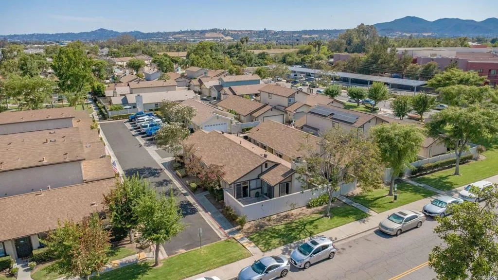 https://cdn.realtyfeed.com/cdn/127/306743945/515db764f7ae7219aee094f1d398bd7c.webp