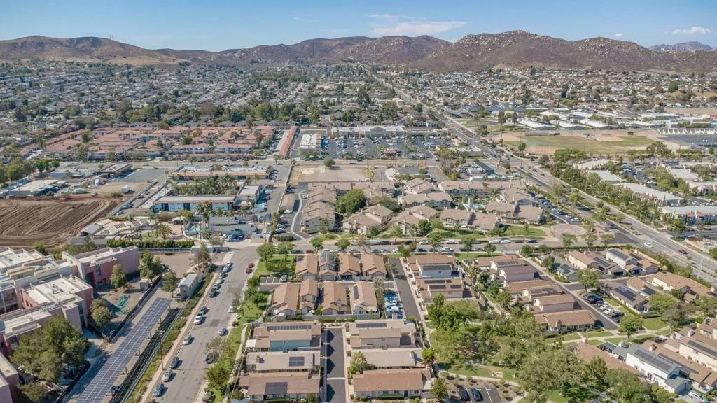 https://cdn.realtyfeed.com/cdn/127/306743945/74cf7b5681a3cf6804405a577214b185.webp