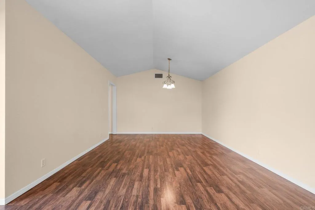 https://cdn.realtyfeed.com/cdn/127/306743945/7bc6e87362327ee1a595bf02b0737ad0.webp