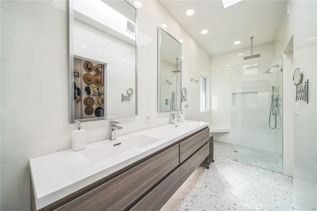 Photo #21: TR26129371 Listing: Photo #21