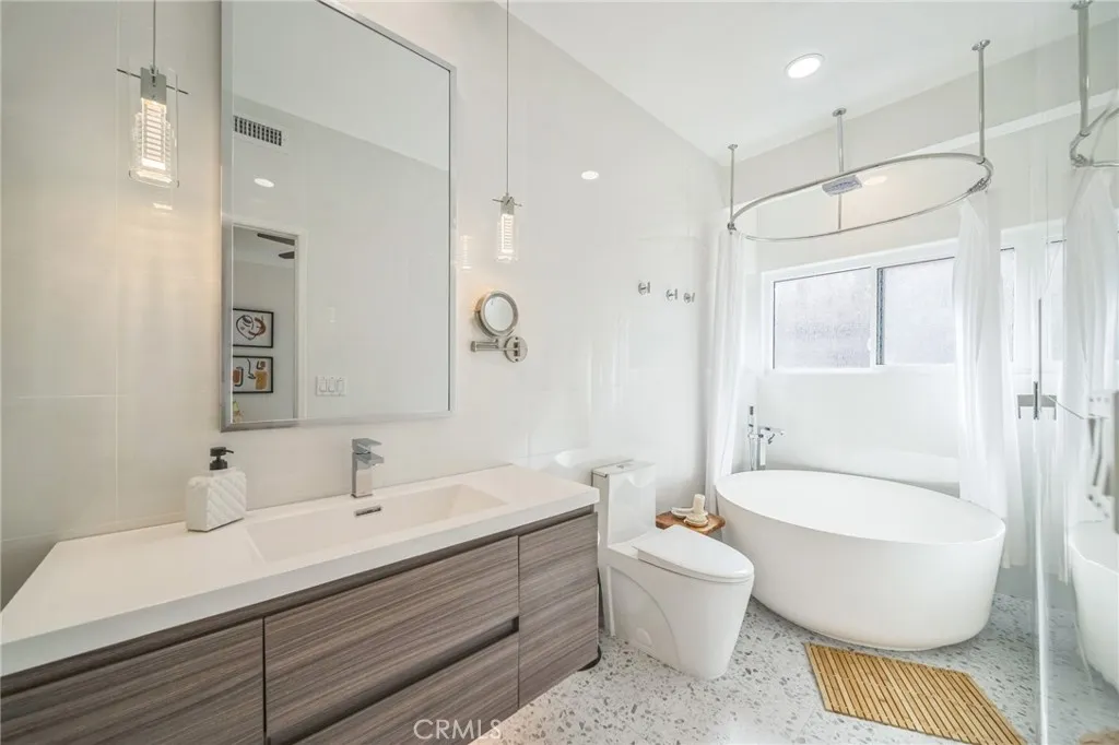 Photo #25: TR26129371 Listing: Photo #25