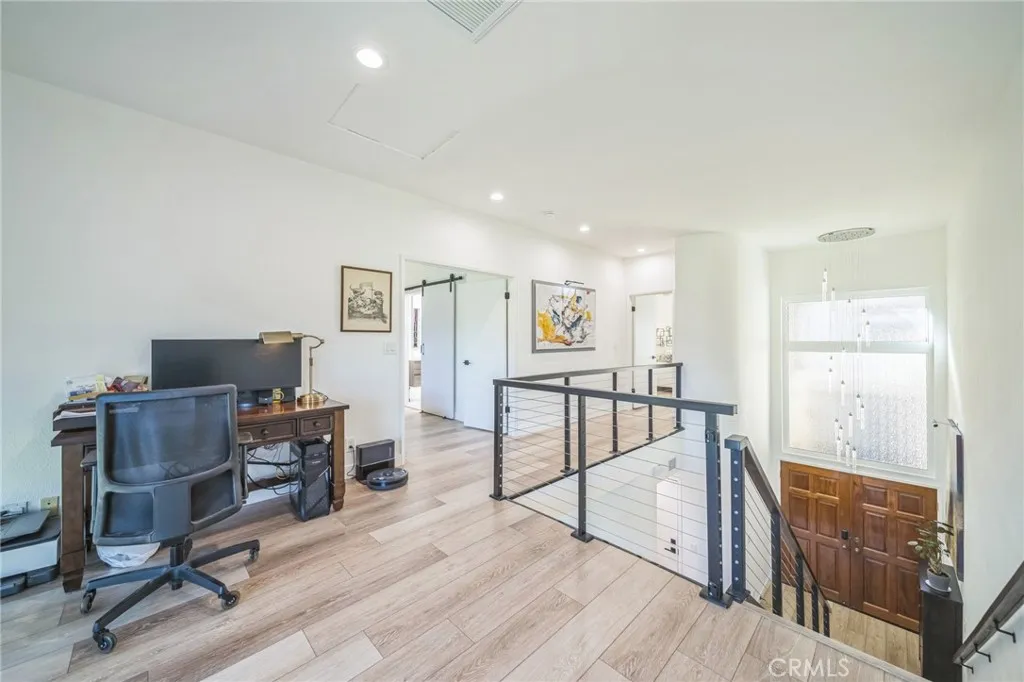 Photo #22: TR26129371 Listing: Photo #22