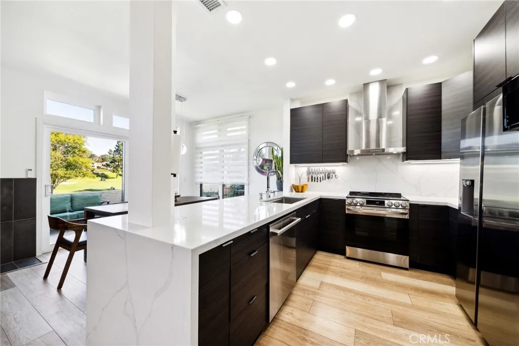 Photo #16: TR26129371 Listing: Photo #16