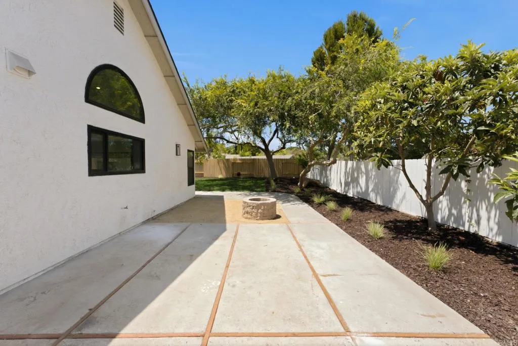 https://cdn.realtyfeed.com/cdn/127/306744078/63c0e80cded1d95cf80170a9628d1d4b.webp