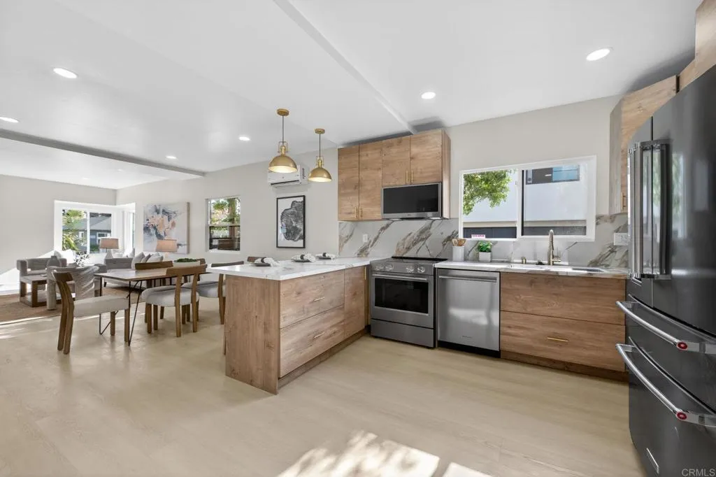 https://cdn.realtyfeed.com/cdn/127/306744089/863a9376bce198d24ac8ab57cbdb014f.webp