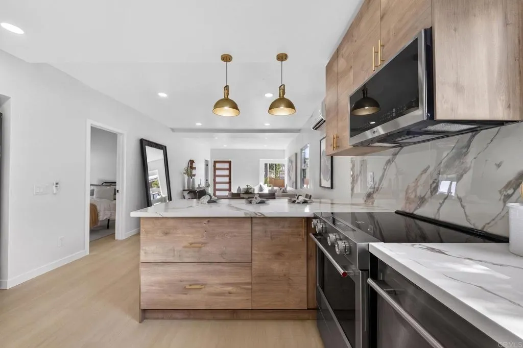 https://cdn.realtyfeed.com/cdn/127/306744089/cefd83a20725eed061380b57f2939c0c.webp