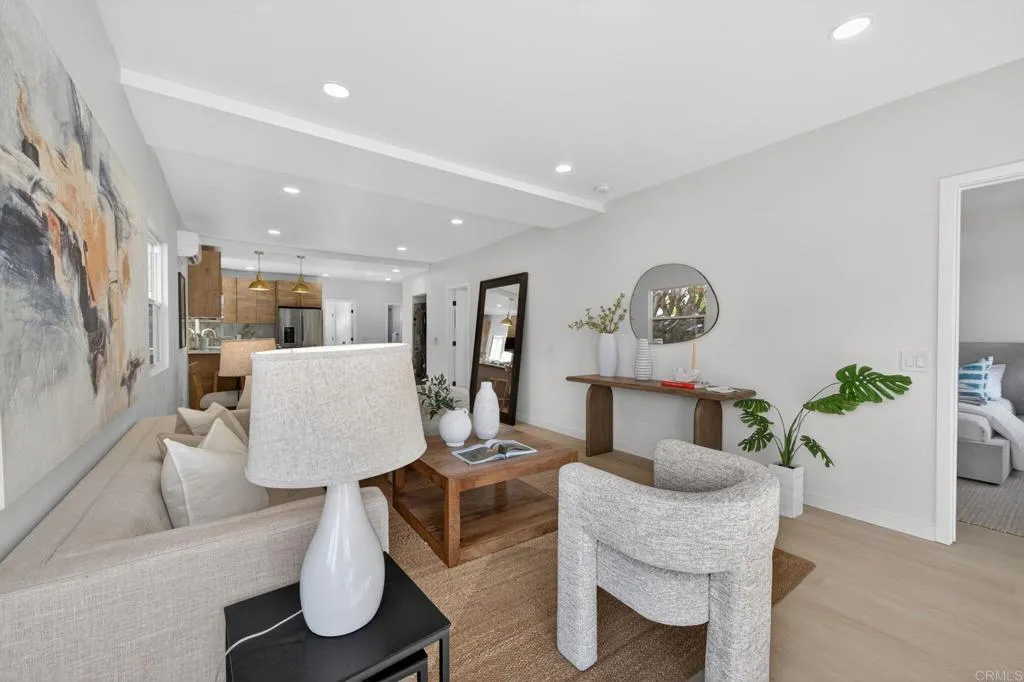 https://cdn.realtyfeed.com/cdn/127/306744089/e91426a9ccafde07e6e1a3f7fcc72ad7.webp