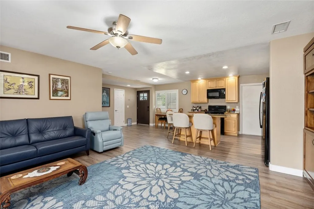 https://cdn.realtyfeed.com/cdn/127/306744184/897955791dd50ab6c0331d742ebf68a4.webp