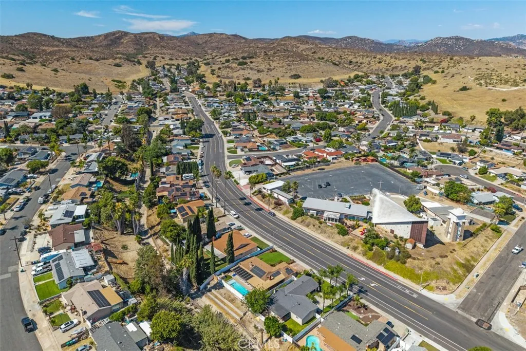 https://cdn.realtyfeed.com/cdn/127/306744184/af06b25b49bd205f502869590f5073d0.webp