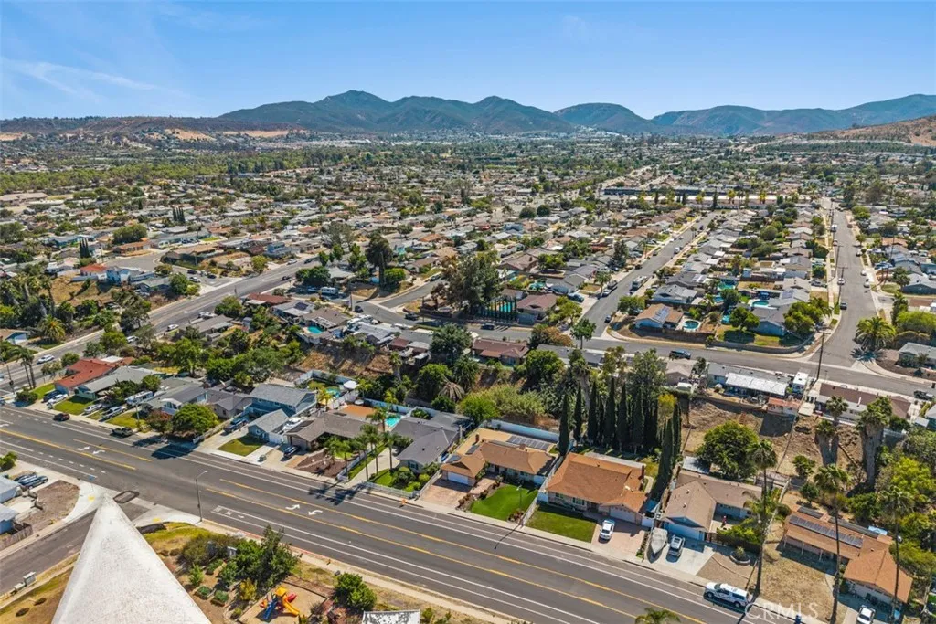 https://cdn.realtyfeed.com/cdn/127/306744184/e31a1f67b74fc1ffc0792682f1ef842d.webp