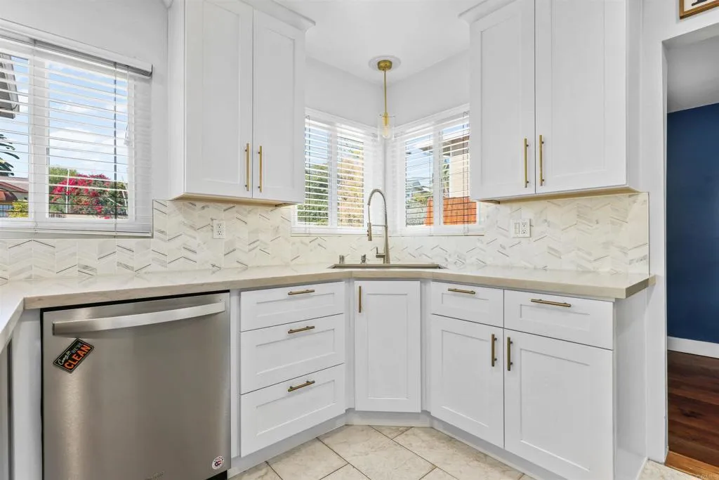 https://cdn.realtyfeed.com/cdn/127/306744300/21ab275953d96f77046c23e150d73156.webp