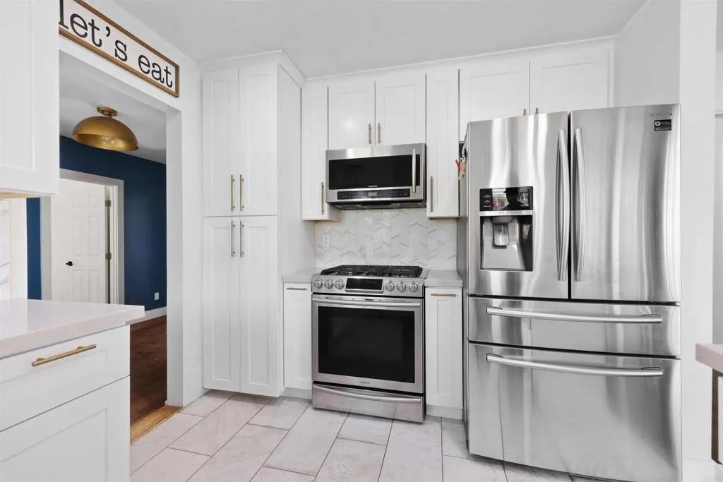 https://cdn.realtyfeed.com/cdn/127/306744300/7fbd56392e75113c0112f6484f2f5f2d.webp