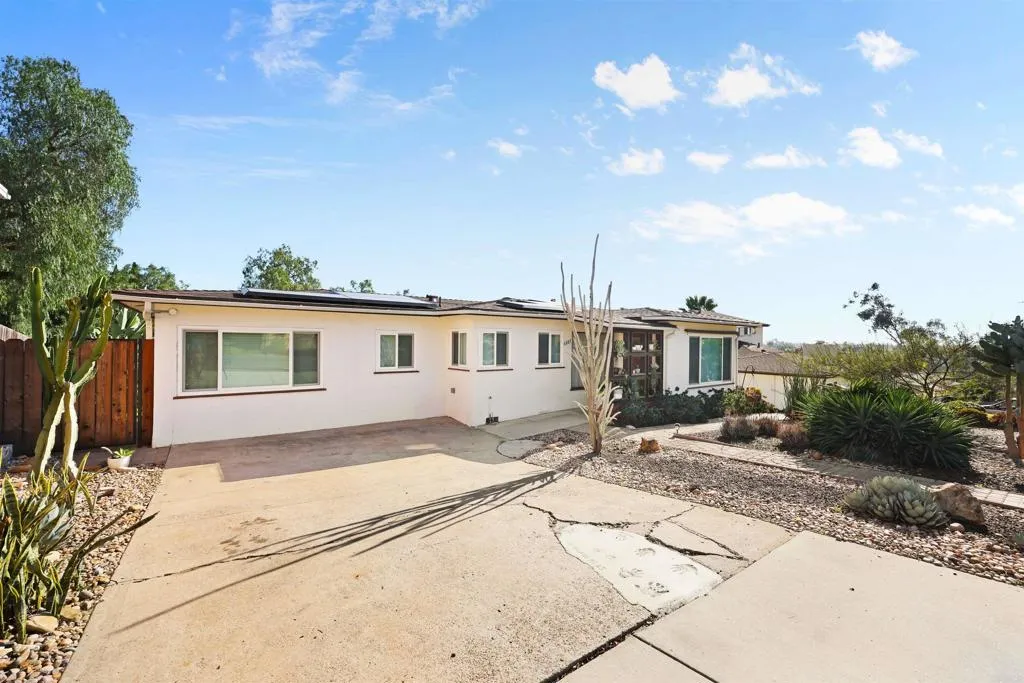 https://cdn.realtyfeed.com/cdn/127/306744300/90abbed0a4353555776345d2947853d7.webp
