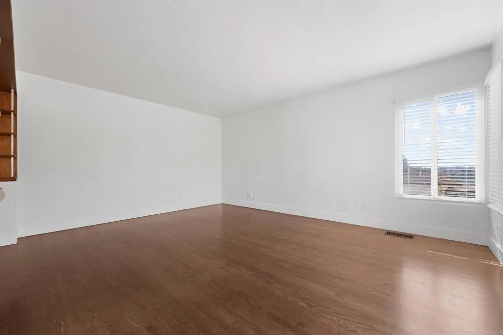 https://cdn.realtyfeed.com/cdn/127/306744300/d46582d3ad21667c9c61d97f490abf3f.webp